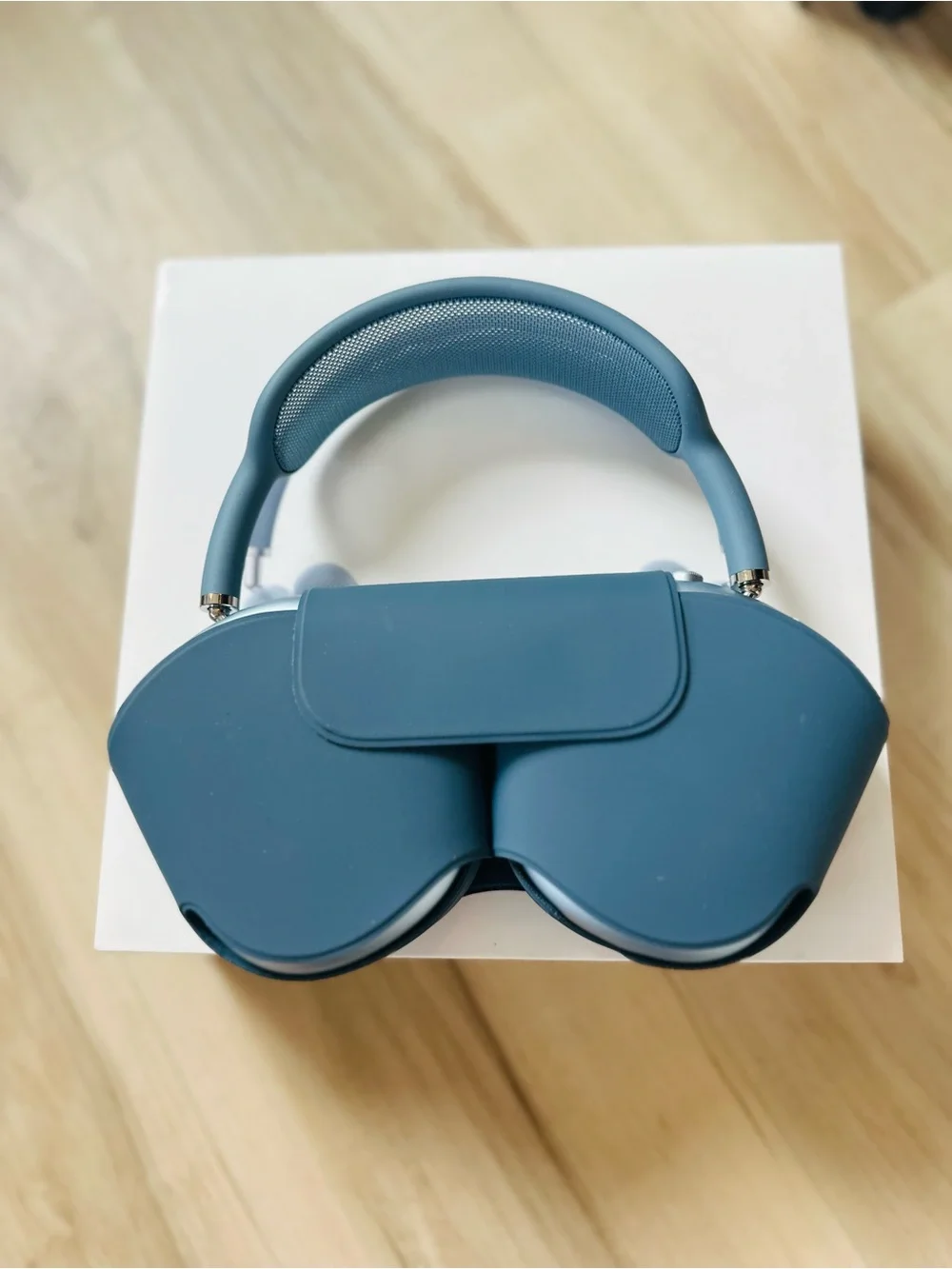 Apple blue airpods